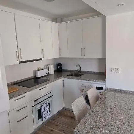 Large 1 Bedroom Close To Puerto Banus Marbella